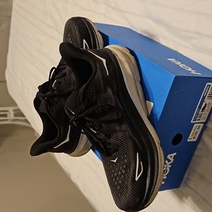 Hoka men's tennis shoe